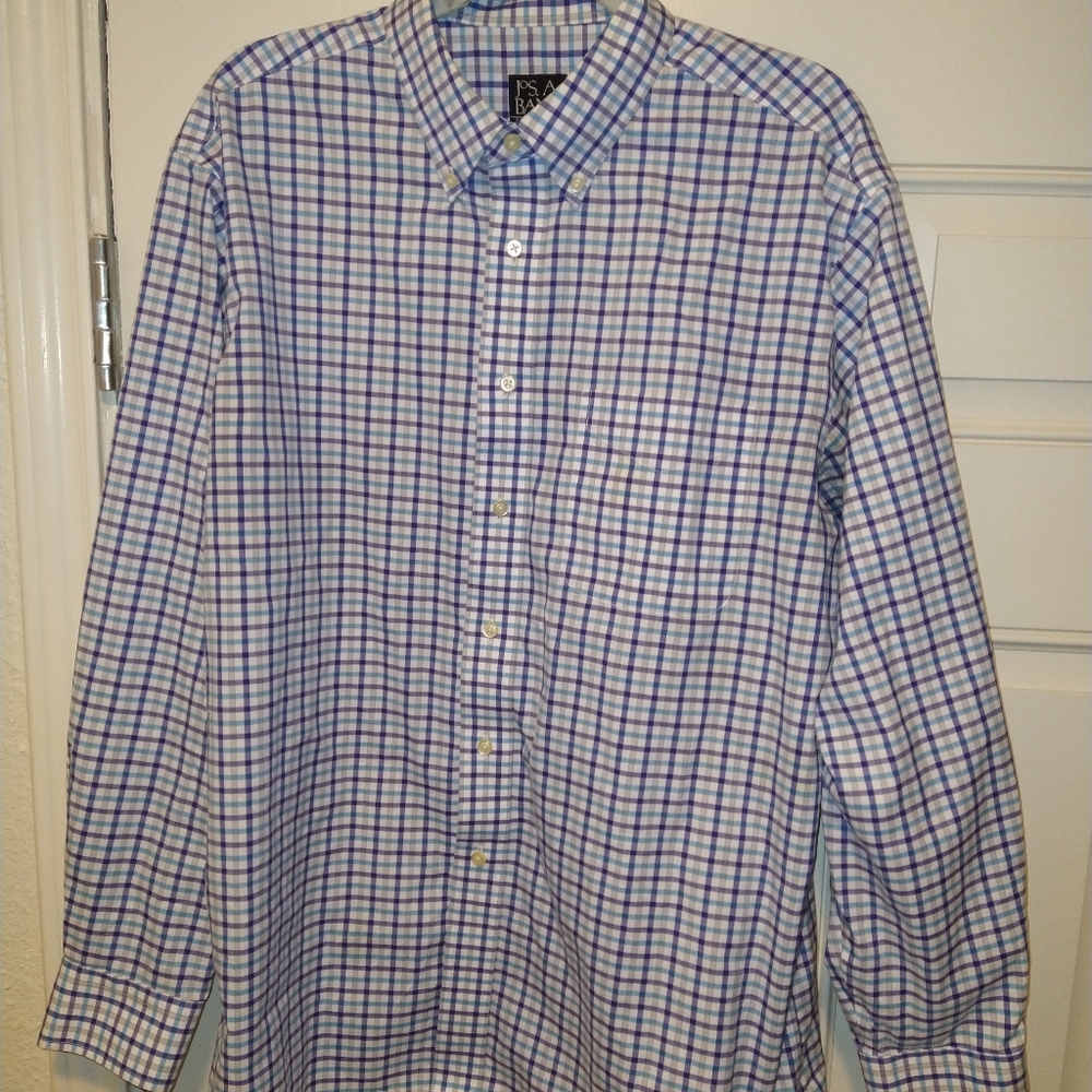 Jos A Bank Traveler's Collection Long Sleeve Button Down Shirt Men's sz Large.